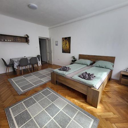 Downtown Studio Apartman Печ Экстерьер фото