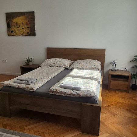 Downtown Studio Apartman Печ Экстерьер фото